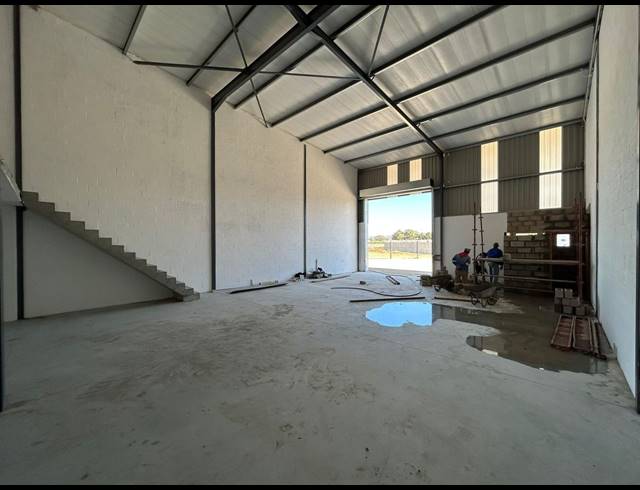 240M² WAREHOUSE TO LET IN FISANTEKRAAL